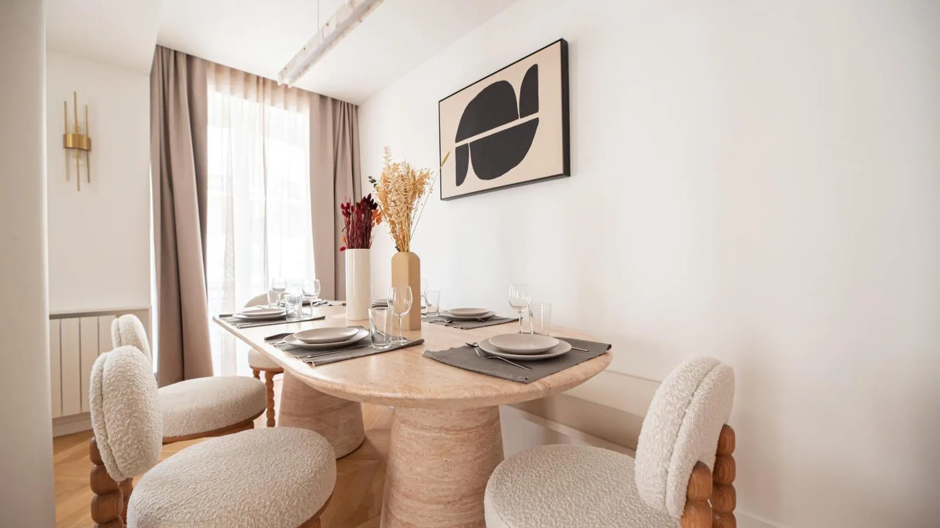 Stylish Flat In Paris' Center Apartment