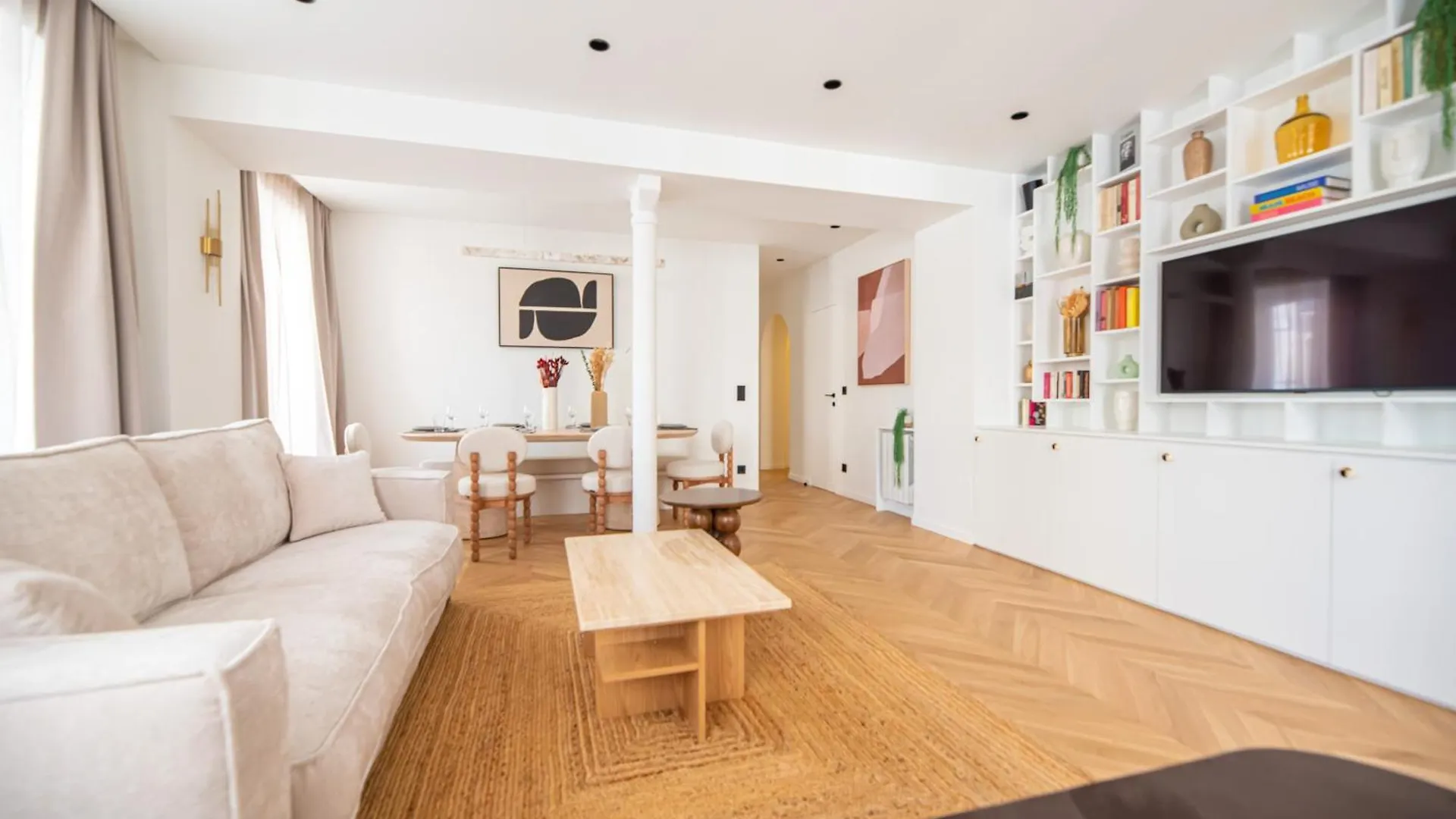 Stylish Flat In Paris' Center Apartment
